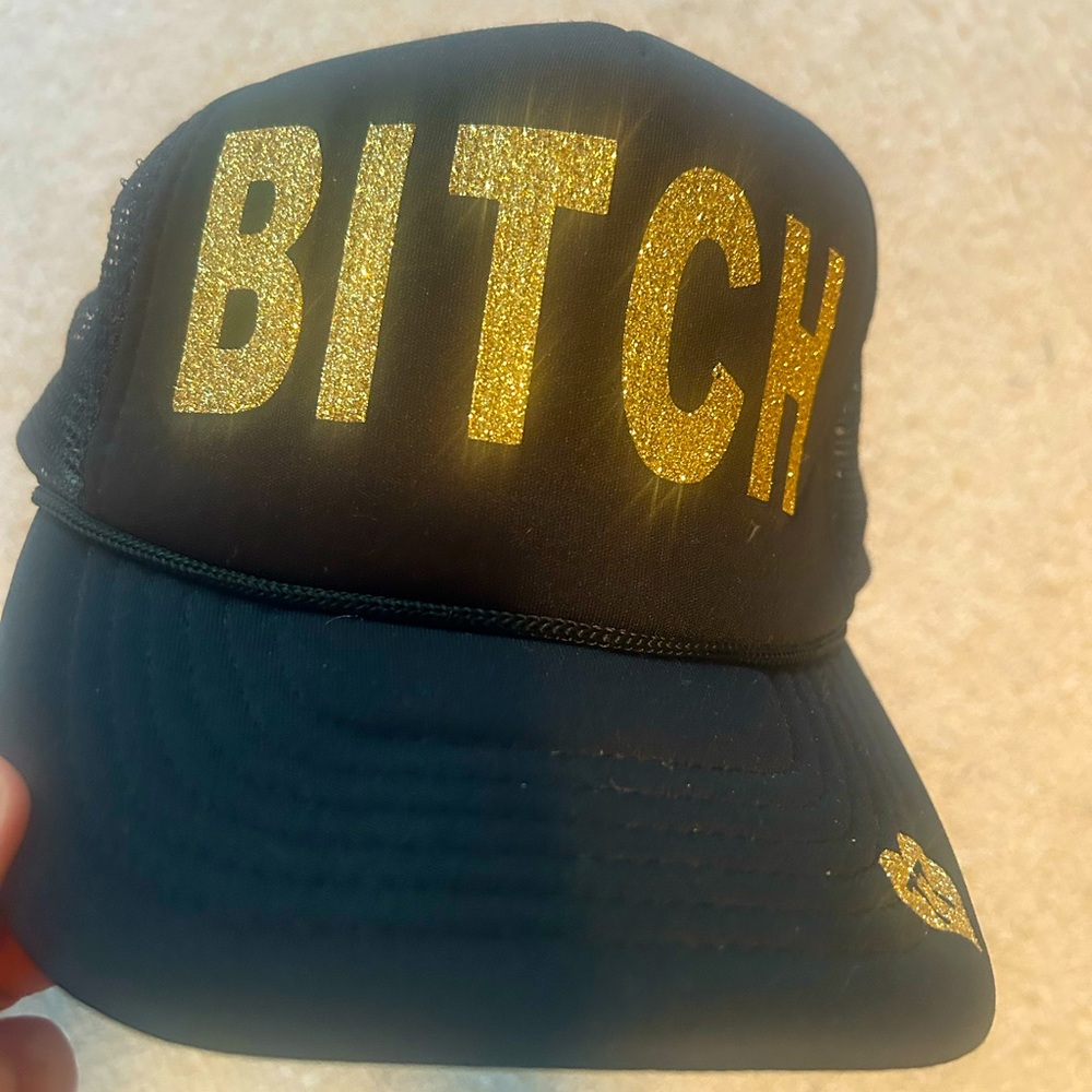 B hat 🔥